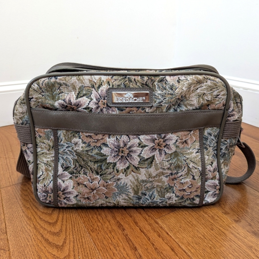 Vintage 1980s Jordache Carry On